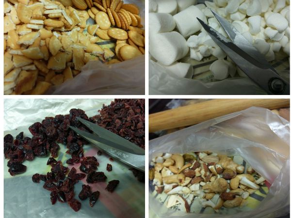 除了奶粉及奶油外，將材料敲或折或剪小塊