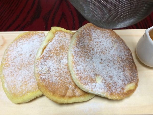 將鬆餅表面撒上點糖粉。