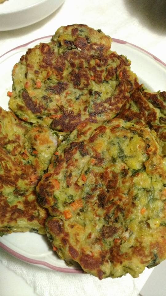 餅底部焦香定型，搖鍋可晃動即可翻面。
用湯匙壓餅面，服貼底部，餅底部焦香定型，搖鍋可晃動即可起鍋。