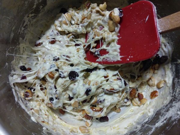 加入堅果碎拌勻