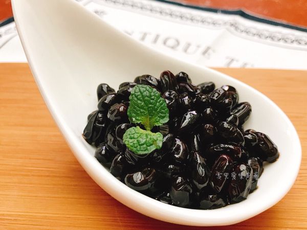 待涼置入保鮮盒置於冰箱冷藏或冷凍，吃多少盛多少