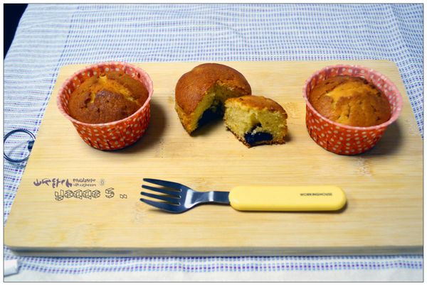 雞蛋ˋ奶油放置到室溫的溫度
用打蛋器打至泛白呈現毛絨絨狀態