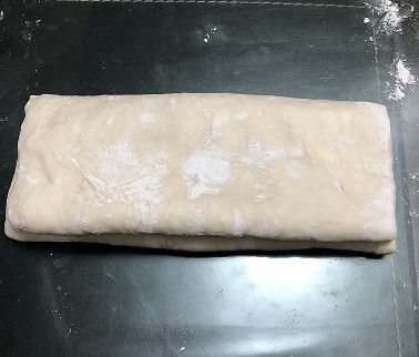 最後將麵皮對摺