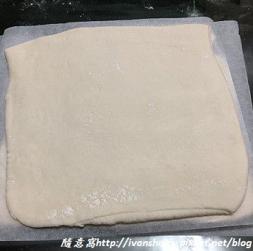 依照成品切成適合的大小，用烘焙紙隔開，放入塑膠袋，放冷凍等藏保存