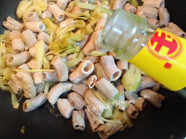 加入醬油燒出醬香