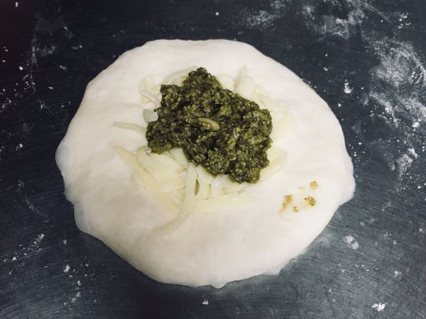 放入家中剛好有的青醬及起司絲也可