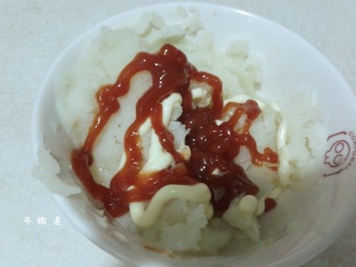 薯泥+美乃滋+蕃茄醬拌勻
