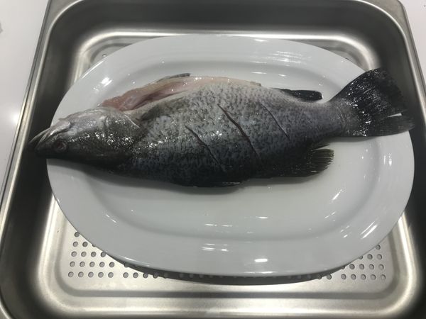 放入預熱好的蒸爐，蒸氣烹調約8分鐘。