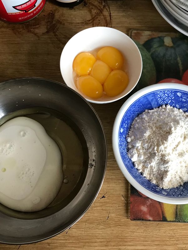 把油+牛奶🥛+糖放在同一個鍋子內