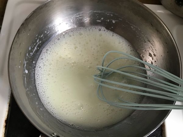 把油+牛奶🥛+糖 小火加熱10秒關火