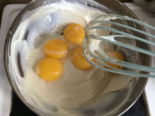 加入蛋黃
攪拌均勻
🥚🥚🥚🥚🥚