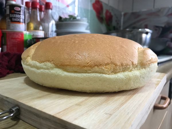 把放涼的蛋糕脫模