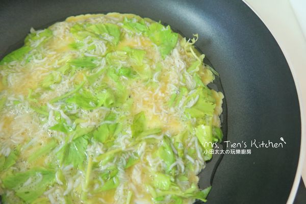 拌勻後倒入鍋中小火兩面煎熟就完成囉!