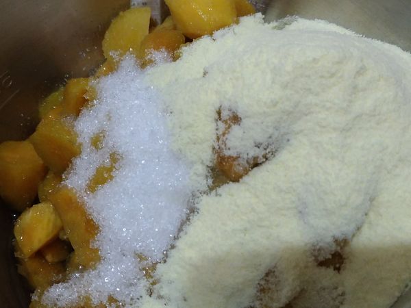 全部材料放入攪拌機內，攪拌均勻即可。