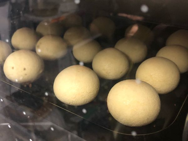 放入175度焗爐，焗大概二十分鐘，時間要視乎焗爐的火力而定，焗至表面微金黃色