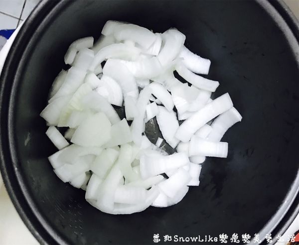底層鋪滿洋蔥