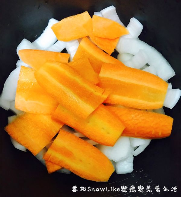 第二層鋪紅蘿蔔