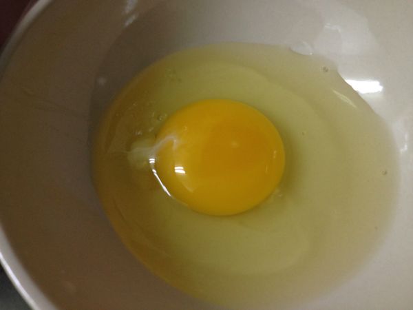 把蛋打成蛋花預備