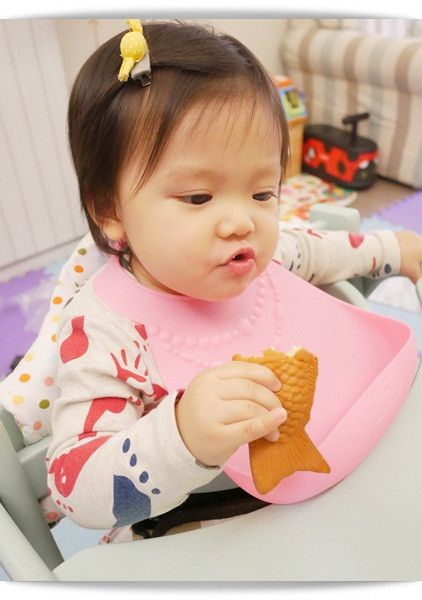 吃得很開心的小妞一共吃了快5尾耶!!!!吃到一半怕太乾還有吃紅豆湯潤喉一下，鯛魚燒與紅豆湯都沒有加糖唷 ♡