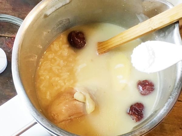 熄火悶5分鐘，加入鹽拌勻即可享用。