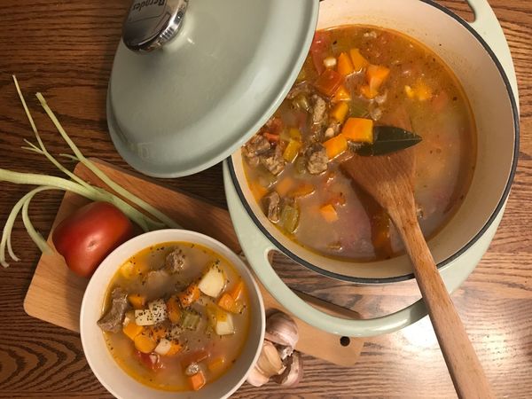 起鍋後灑上羅勒葉即完成