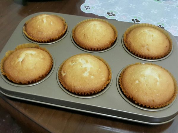 隔兩分鐘微涼就可以取出放散熱架放涼啦~
常溫可以放置3天，
天氣熱最好還是冰冷藏，
但吃之前退冰半小時，
才能有鬆軟口感唷！