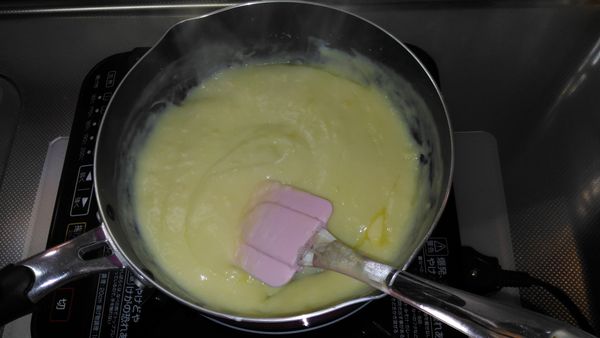 加入奶油並攪拌均勻