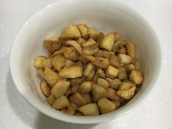 撈出的油渣可以給小朋友吃，香酥可口
吃原味或撒些䀋或胡椒也不錯