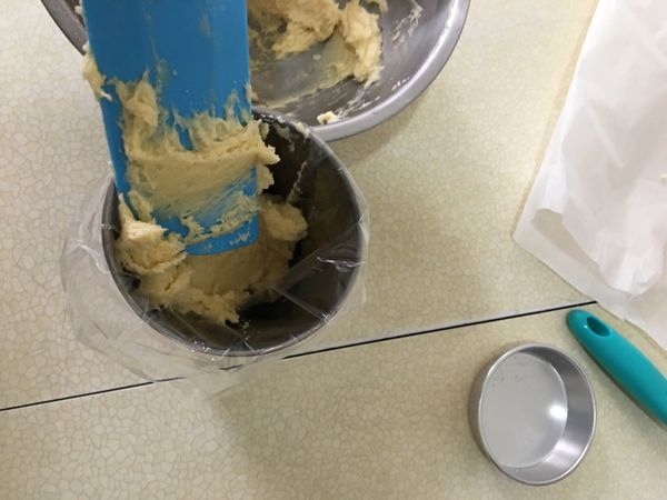 把一半的麵團加入