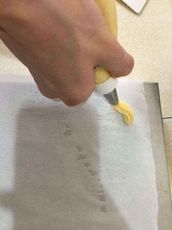 我是做一個小圈圈，如果家裡有不同花嘴，也可以有不同的樣式喔