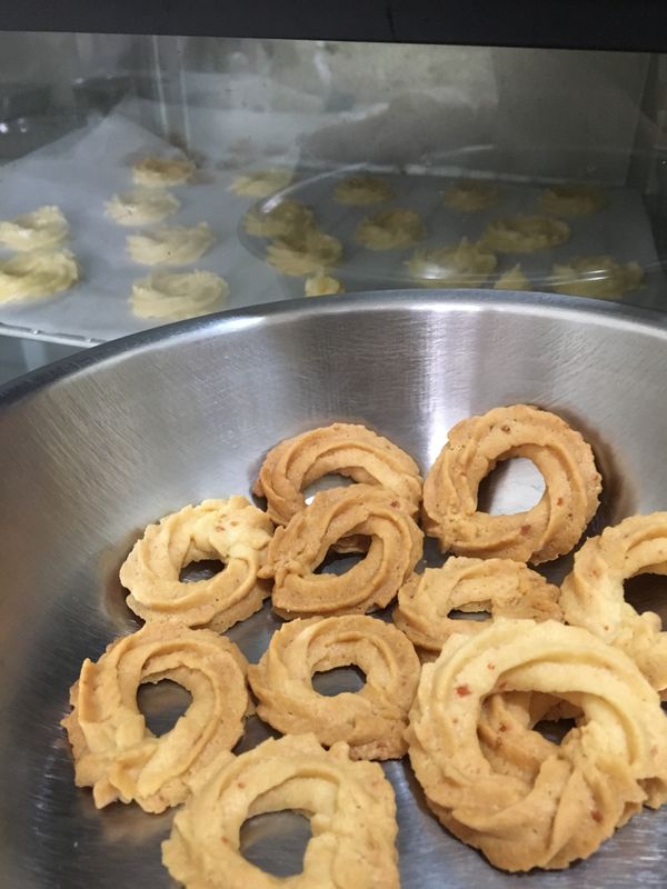 烤箱160度烤15到18分鐘，烤好在烤箱放10分鐘，就完成囉