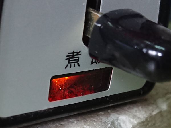 確認 「煮飯」亮起紅燈。