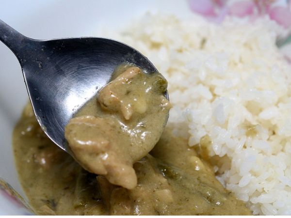 那本身我喜歡咖哩稠稠的，於是添加了太白粉水做一個勾芡的動作。
實在下飯 食在好吃！