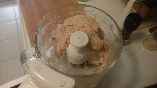 所以食材放入食物調理機打成泥狀。