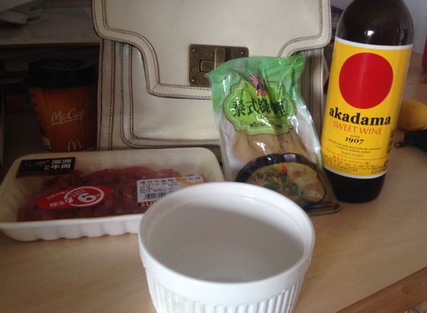 材料買回來擺桌上備用