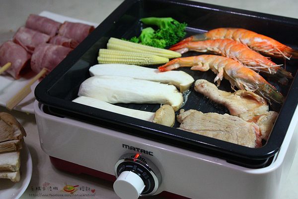 此鍋的烤盤可以烤肉