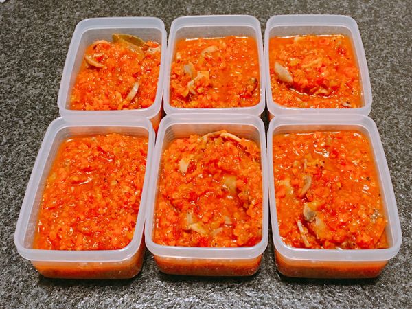 我都是等放涼了裝一小盒一小盒放冷凍，等要煮的時候再拿下來退冰就可以煮了。

例如：可煮義大利麵、披薩抹醬、墨西哥餅皮內餡、夾漢堡、法國麵包沾醬、普羅旺斯燉菜、也可以做湯品很多很多多哦⋯⋯