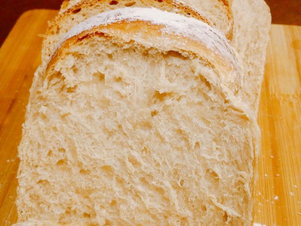 ■一發1小時（麵糰發至二倍大），揉一下，用保鮮膜覆蓋15分鐘，整3個圓型放入塗油的吐司烤模再二發50分鐘（發酵至吐司模9分滿），入烤箱前在吐司表面灑上薄薄一層麵粉或不灑粉直接烤。
■預熱10分鐘
■上火：190度，下火：200度，放下層：烤38~40分鐘