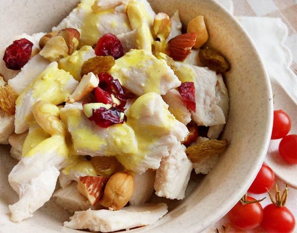 濃醇的奶香與咖哩風味
搭配雞肉的微鹹、堅果的香酥與果乾的酸甜
變成耐人細細品嘗的好滋味~♪