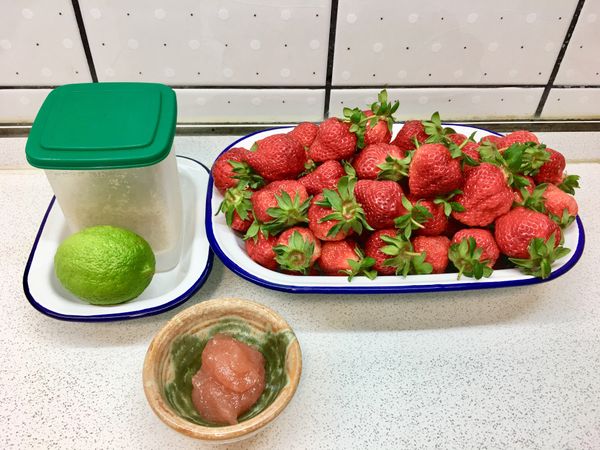 材料如圖
蘋果膠製作參考
https://icook.tw/recipes/237697