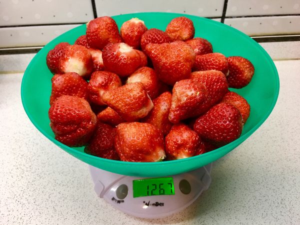 去掉蒂頭
放磅上秤過重量