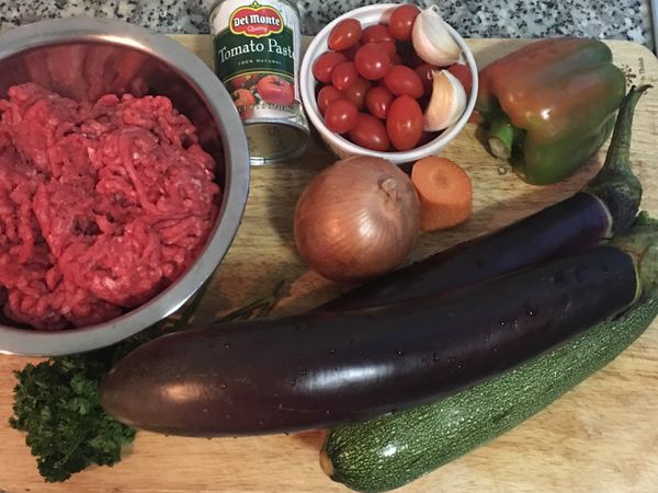 將所有蔬果洗淨備用。