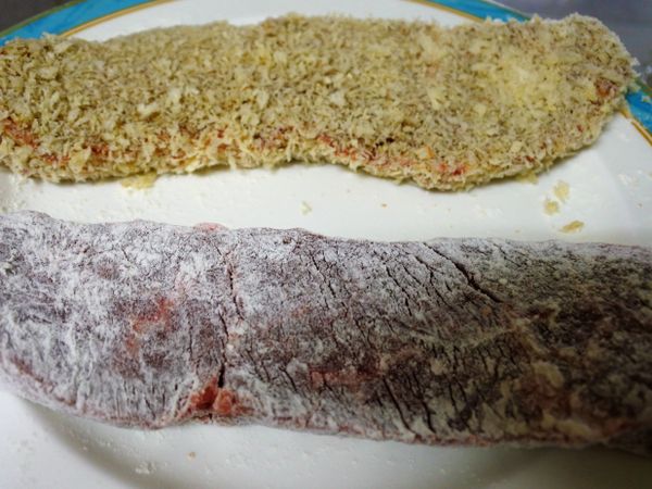 步驟2依序裹上蛋液 -中粉 最後麵包粉