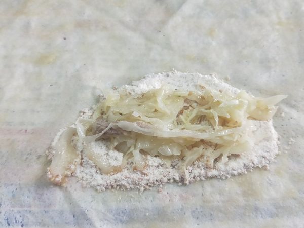 鋪料，一層一層堆疊。