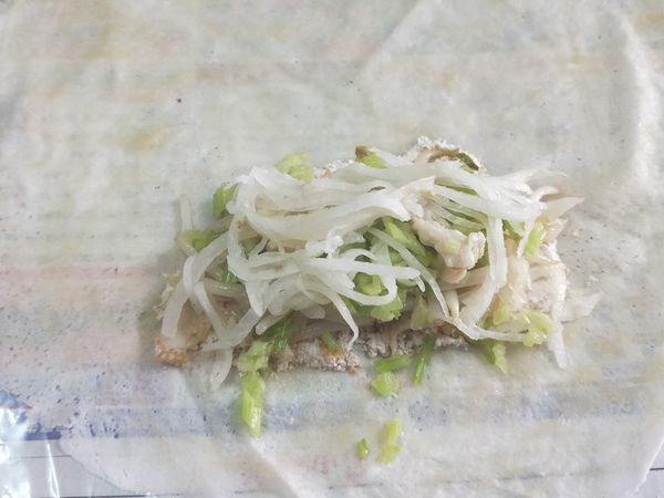 鋪料，一層一層堆疊。