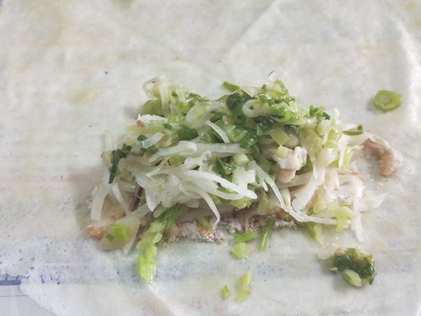 鋪料，一層一層堆疊。