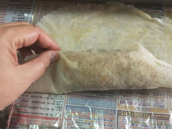 由下往上捲，輕壓包捲