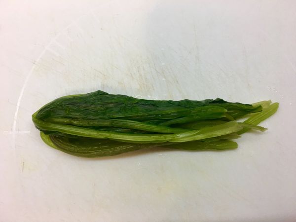 菠菜燙過後
切末
並調味過後