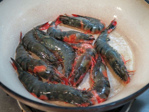 下鍋少許油乾煎