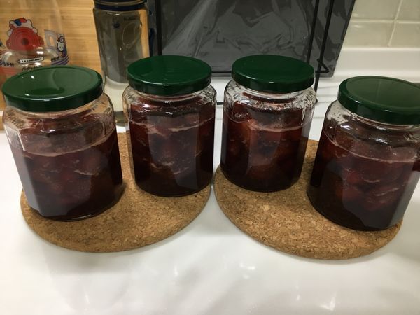 玻璃瓶先用烤箱110度10分鐘消毒，裝瓶後馬上倒扣真空